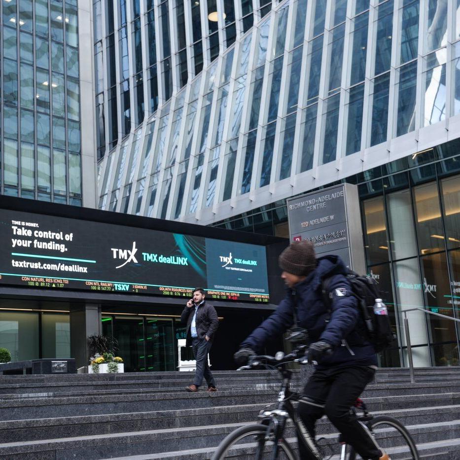 S&P/TSX composite rises after New Year's break, U.S. stocks down